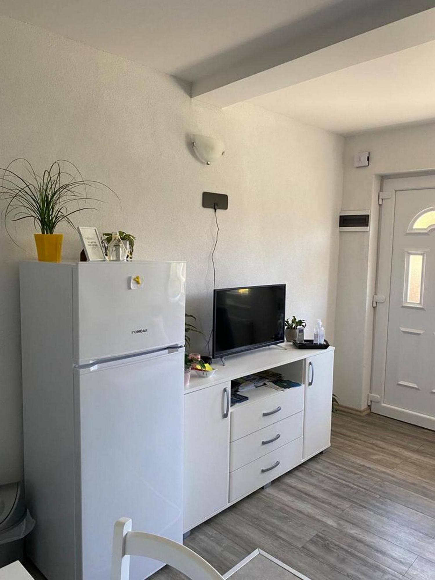 Rural Apartment Ante Drniš Esterno foto