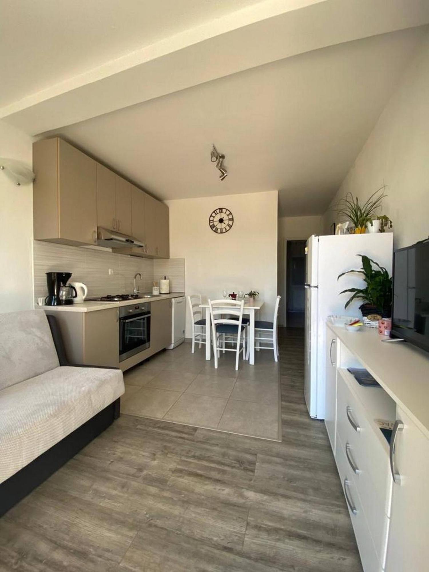 Rural Apartment Ante Drniš Esterno foto