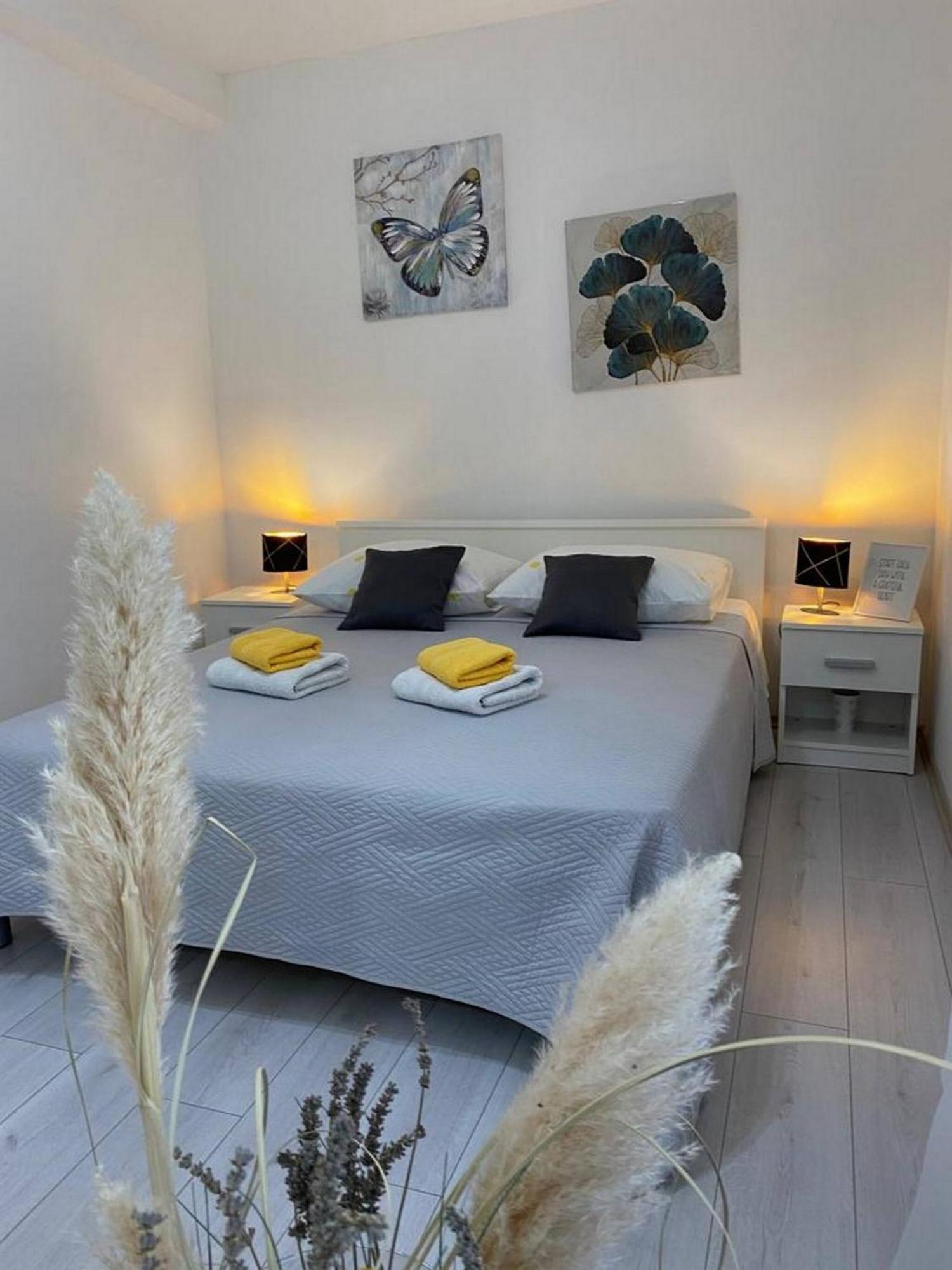 Rural Apartment Ante Drniš Esterno foto
